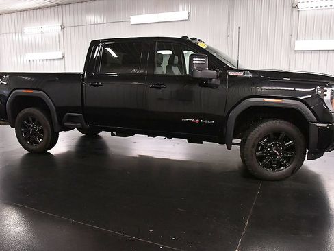 Used 2025 GMC Sierra 2500 AT4 AWD/4WD image 8