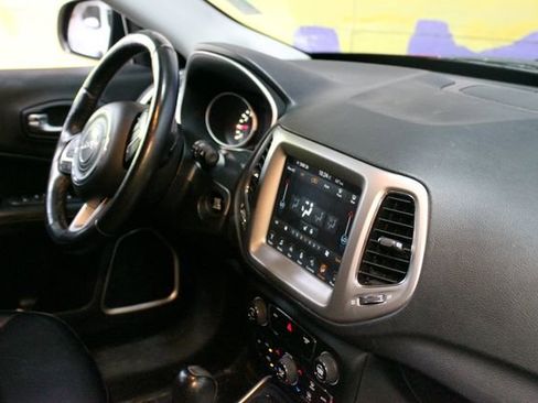 Used 2018 Jeep Compass Latitude w/ Popular Equipment Group AWD/4WD image 10
