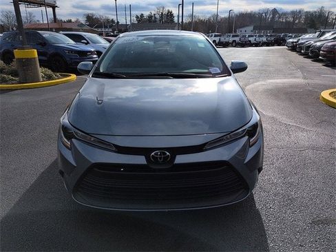 Used 2025 Toyota Corolla LE image 2