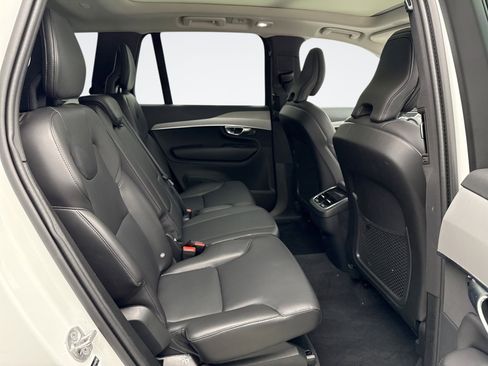 Used 2025 Volvo XC90 B5 Core AWD/4WD image 19