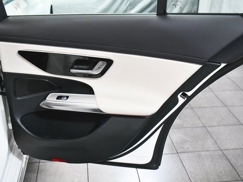 Used 2025 Mercedes-Benz E 450 4MATIC Sedan image 13