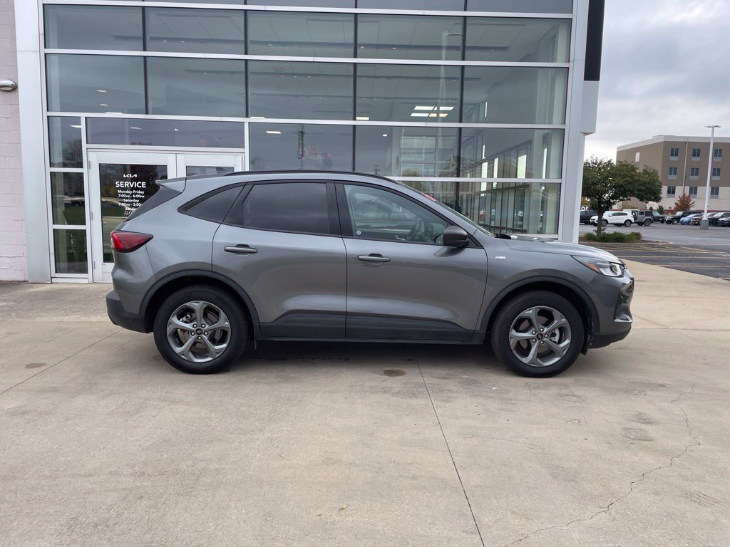 Used 2025 Ford Escape ST-Line AWD/4WD image 4