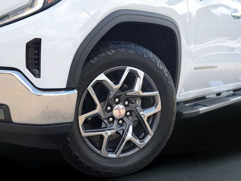 Used 2025 GMC Sierra 1500 SLT AWD/4WD image 4