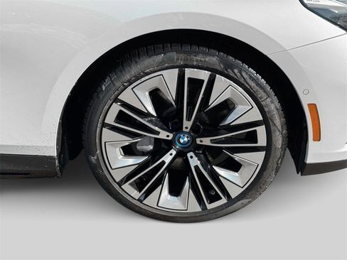 Certified 2025 BMW i5 xDrive40 w/ Premium Package image 7
