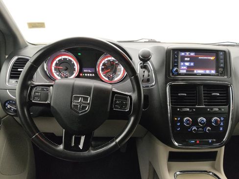 Used 2019 Dodge Grand Caravan SXT FWD image 22