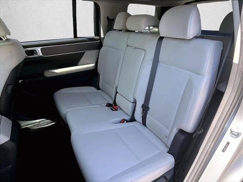Used 2025 Hyundai Santa Fe SE FWD image 27
