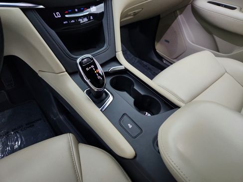 Used 2019 Cadillac XT5 FWD image 21