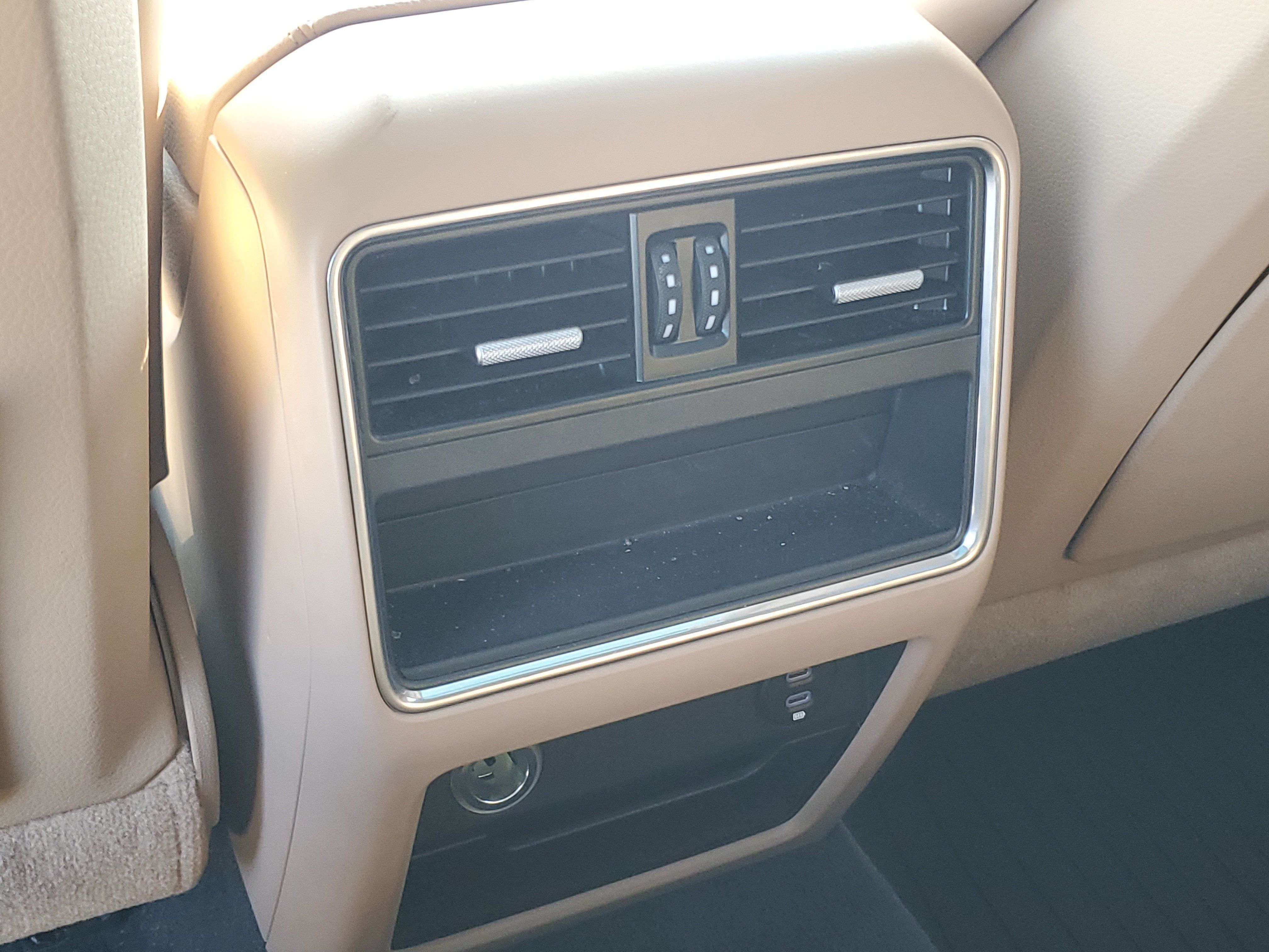Used 2023 Porsche Cayenne Platinum Edition AWD/4WD image 30