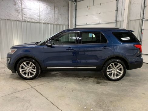 Used 2017 Ford Explorer XLT w/ Equipment Group 202A image 24