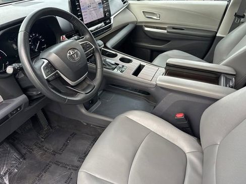 Certified 2023 Toyota Sienna XLE image 12