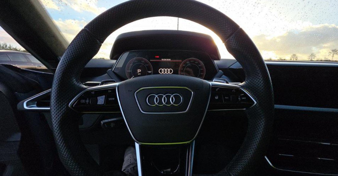Used 2022 Audi RS e-tron GT w/ Carbon Performance Package AWD/4WD image 3