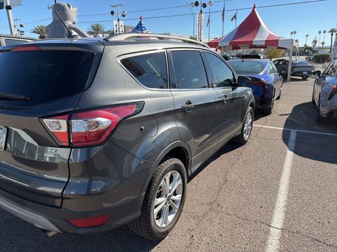 Used 2018 Ford Escape SE w/ SE Sync 3 Package image 3