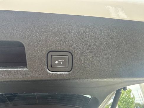 Used 2026 Chevrolet Traverse LT w/ LPO, Floor Liner Package FWD image 29