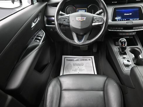 Used 2022 Cadillac XT4 Luxury w/ Cold Weather Package AWD/4WD image 14