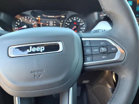 Used 2025 Jeep Compass Limited AWD/4WD image 9