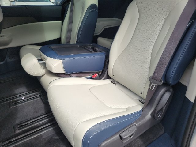 Used 2025 Kia Carnival SX Prestige FWD image 9