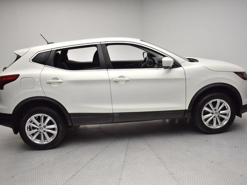Used 2017 Nissan Rogue Sport S w/ S Appearance Package FWD image 4