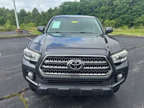 Used 2017 Toyota Tacoma SR5 w/ Tow Package AWD/4WD image 8