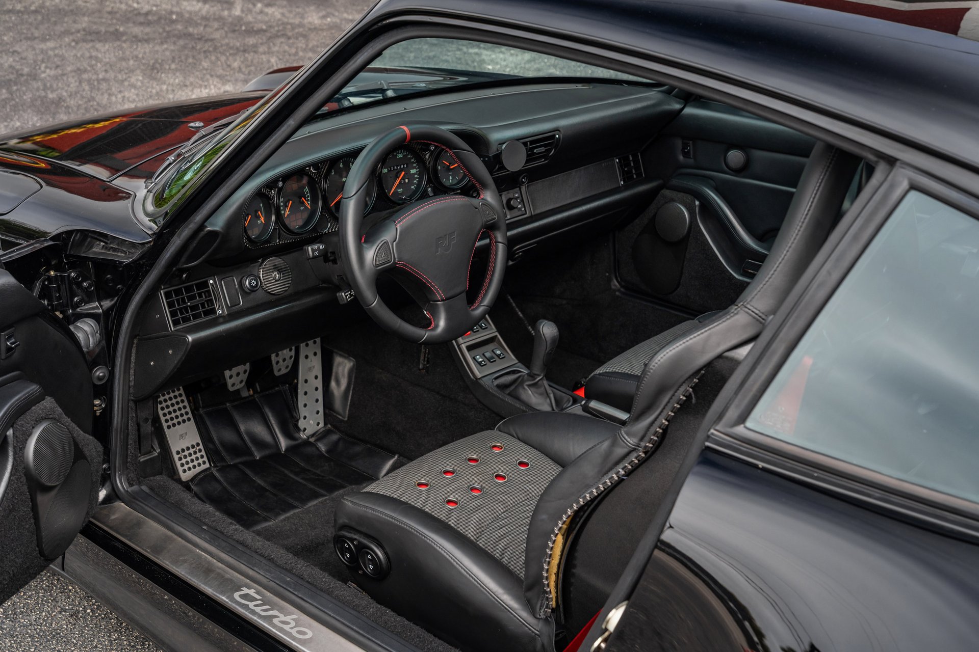 Used 1996 Porsche 911 Turbo RWD image 27
