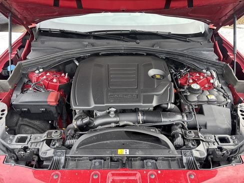 Certified 2025 Jaguar F-PACE R-Dynamic S image 31