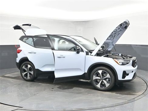 New 2026 Volvo XC40 B5 Plus w/ Protection Package Premier image 43