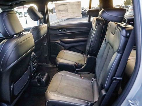 New 2025 Jeep Grand Cherokee L Altitude image 20