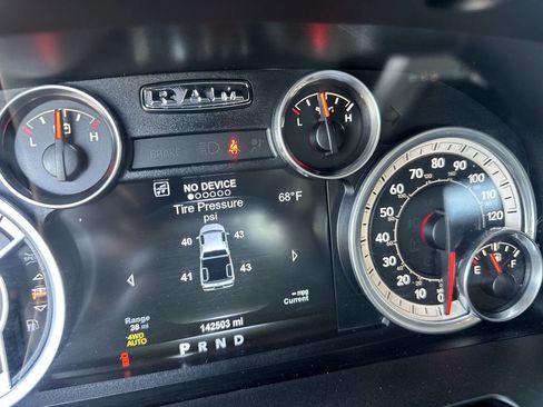 Used 2015 RAM 1500 Laramie w/ Convenience Group image 16