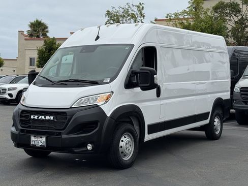Used 2023 RAM ProMaster 2500 w/ Driver Convenience Group FWD image 4