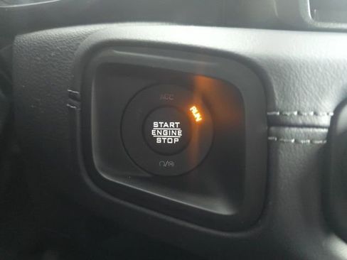 Used 2025 Jeep Wrangler Unlimited Sahara w/ Safety Group image 17