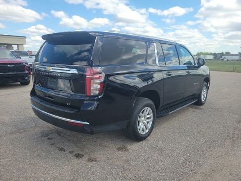 Used 2024 Chevrolet Suburban LT RWD image 22
