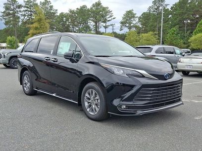 New 2025 Toyota Sienna XLE