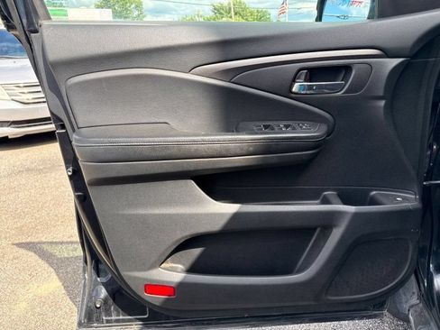 Used 2018 Honda Ridgeline Sport image 9