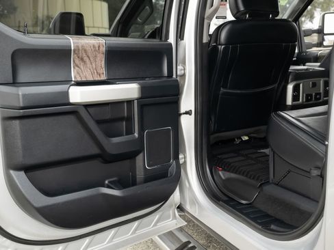 Used 2019 Ford F350 Lariat image 48