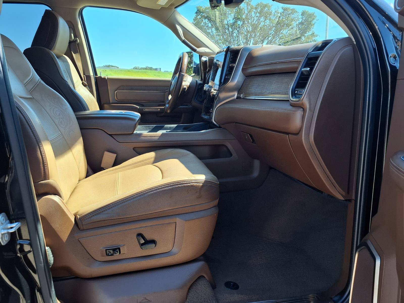 Used 2022 RAM 2500 Limited AWD/4WD image 12