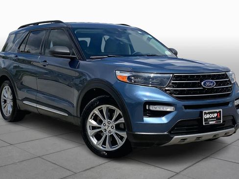 Used 2020 Ford Explorer XLT w/ Equipment Group 202A image 3