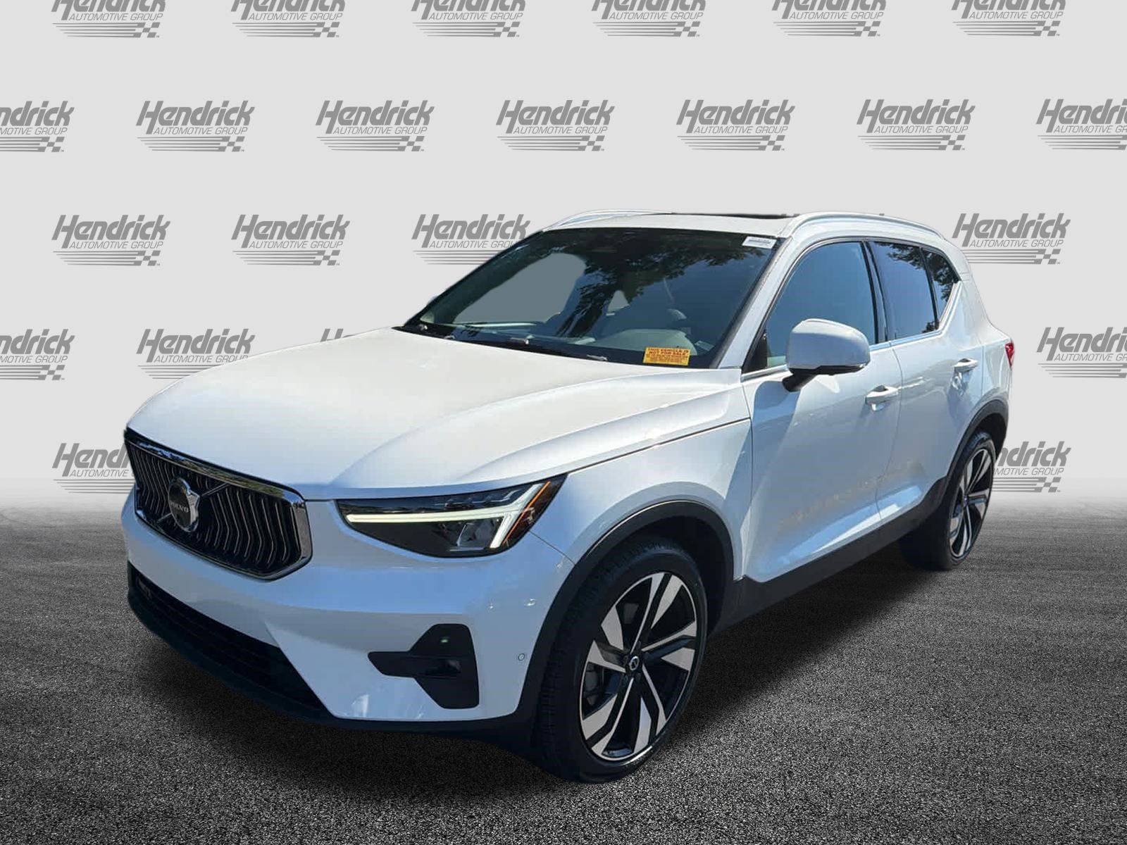 Used 2023 Volvo XC40 B5 Plus w/ Protection Package Premier AWD/4WD image 8