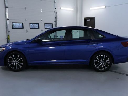 Used 2022 Volkswagen Jetta Sport image 4