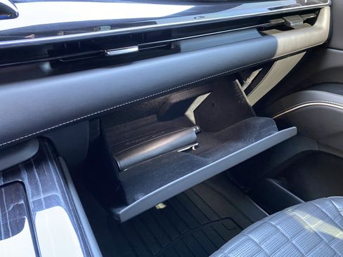 Used 2023 Cadillac Escalade ESV V image 32