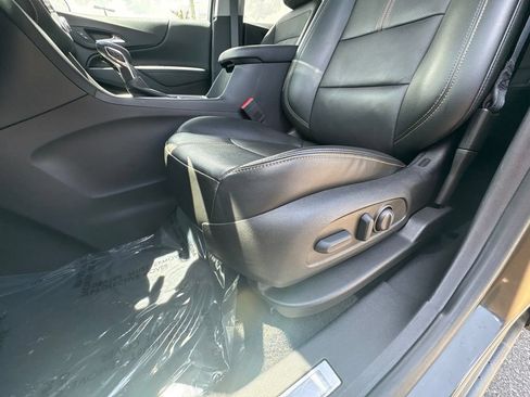 Used 2023 Chevrolet Equinox Premier FWD image 12