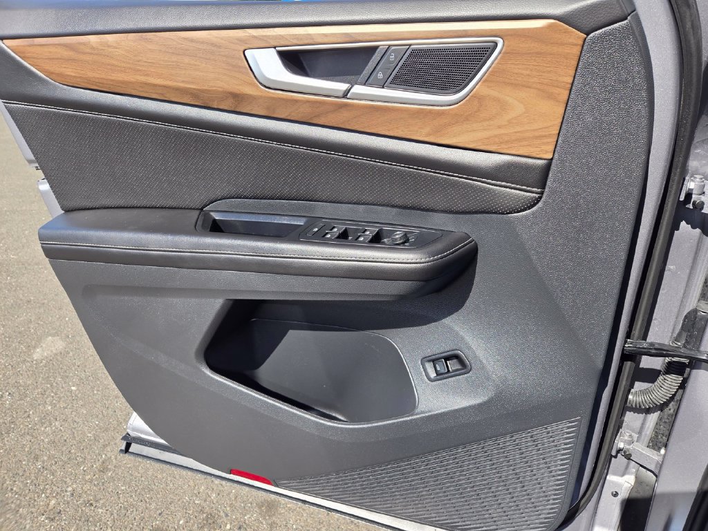 Used 2025 Volkswagen Atlas SE FWD image 16