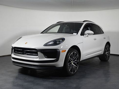 Certified 2023 Porsche Macan AWD/4WD image 1