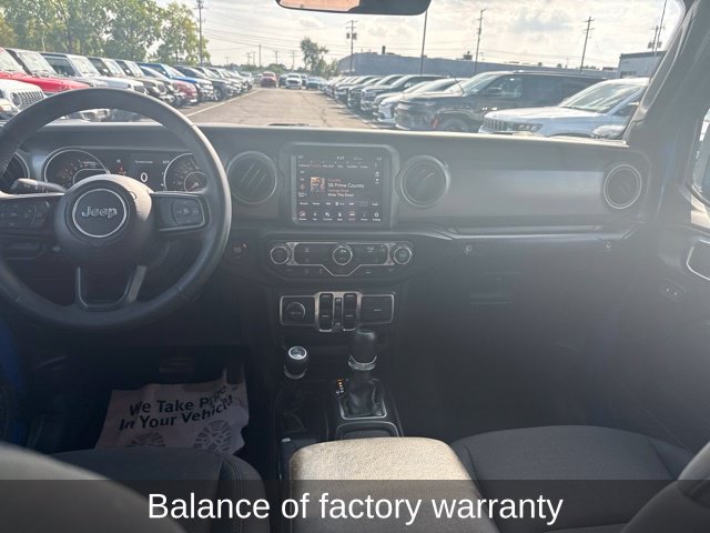Certified 2023 Jeep Gladiator Sport AWD/4WD image 8