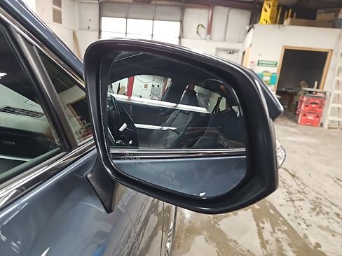 Used 2024 Toyota Venza XLE image 34