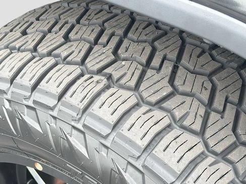 Used 2018 Jeep Wrangler Unlimited Sahara AWD/4WD image 33