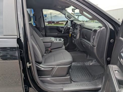 Used 2020 Chevrolet Silverado 1500 Custom w/ Custom Value Package AWD/4WD image 4