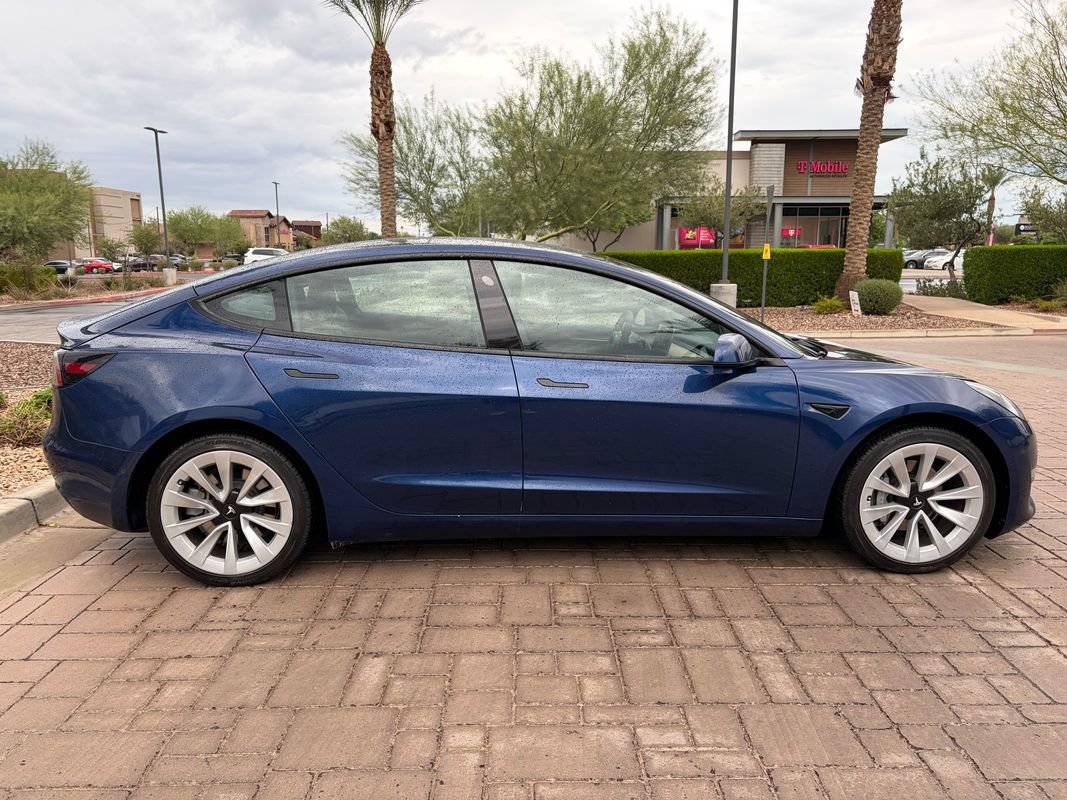 Used 2022 Tesla Model 3 Standard Range RWD image 2