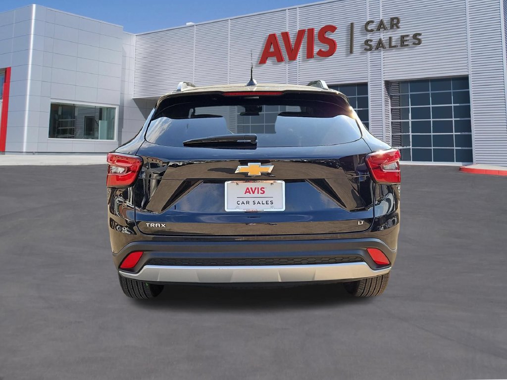 Used 2025 Chevrolet Trax LT w/ LT Convenience Package FWD image 7