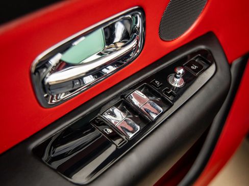 Used 2021 Rolls-Royce Cullinan image 22