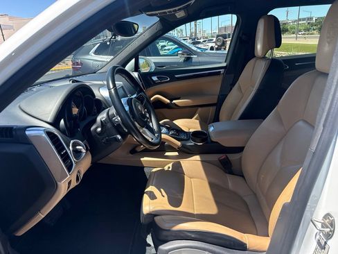 Used 2017 Porsche Cayenne Platinum Edition AWD/4WD image 7