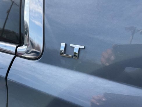 Used 2015 Chevrolet Suburban LT image 12